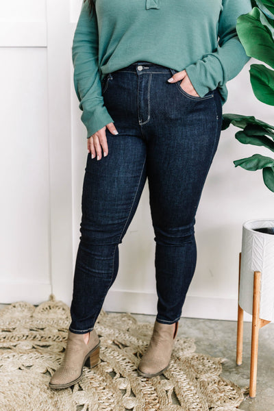 High Waisted Judy Blue Straight Leg Mom Jeans In Dark Wash*