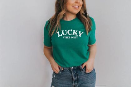 Lucky vibes only tee