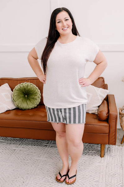 Round The Outside Tie Back Detail in Oatmeal*