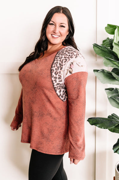 V Neck Top With Contrasting Floral Sleeves In Redwood
