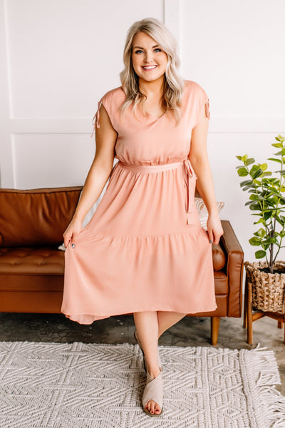 OUTLET  A Touch Of Peach Midi Dress