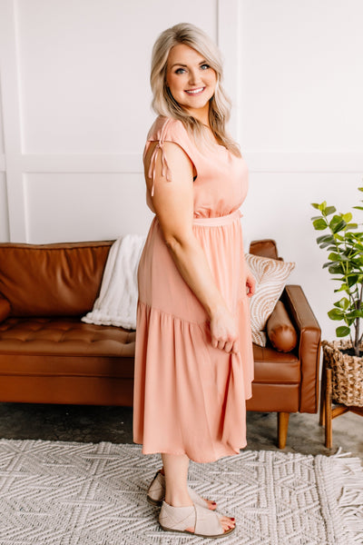 OUTLET  A Touch Of Peach Midi Dress
